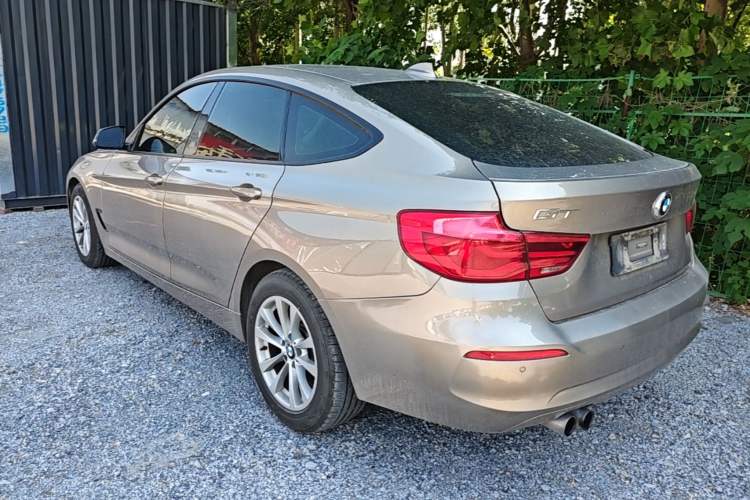 Used BMW 3 Series GT 2017 320i Sport Edition Exterior 2