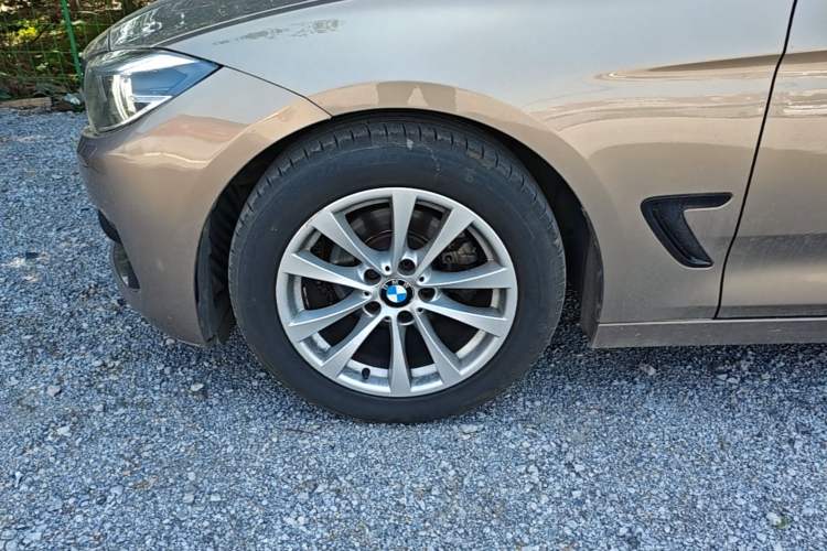 Used BMW 3 Series GT 2017 320i Sport Edition Exterior 4