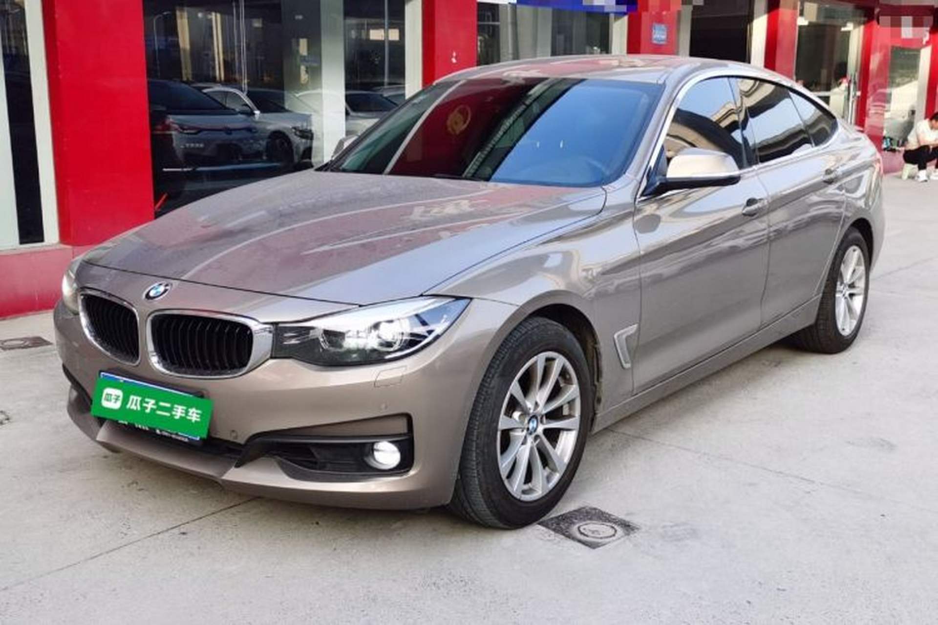 Used BMW 3 Series GT 2017 320i Sport Edition Front Left 45 Deg