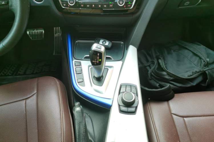 Used BMW 3 Series GT 2017 320i Sport Edition Gear Lever