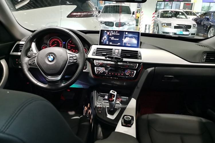 Used BMW 3 Series GT 2017 320i Sport Edition Interior 4