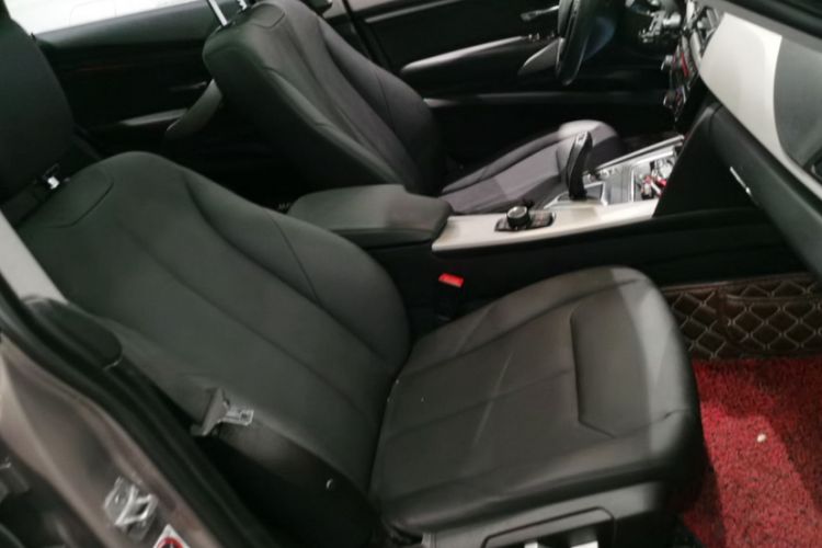 Used BMW 3 Series GT 2017 320i Sport Edition Interior 5