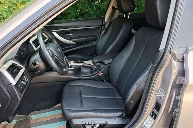 Used BMW 3 Series GT 2017 320i Sport Edition Left Front Seat