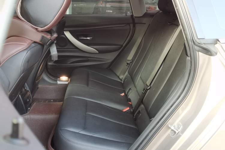 Used BMW 3 Series GT 2017 320i Sport Edition Left Rear Seat