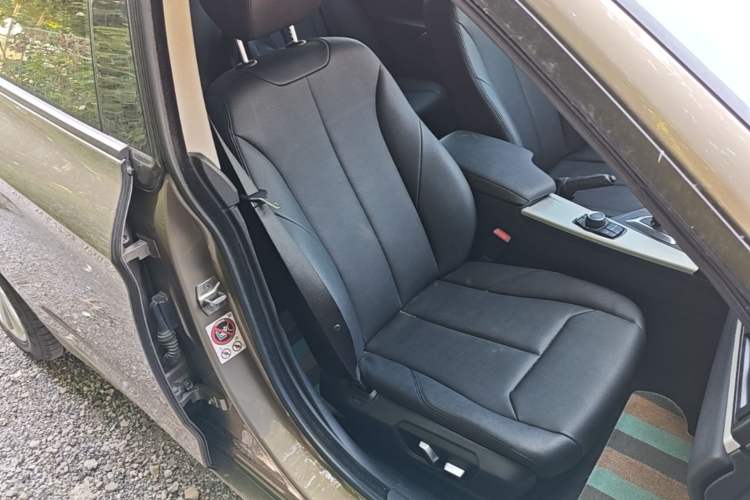 Used BMW 3 Series GT 2017 320i Sport Edition Right Front Seat