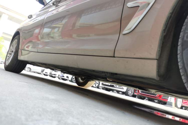 Used BMW 3 Series GT 2017 320i Sport Edition Right Side Sill