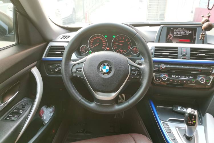 Used BMW 3 Series GT 2017 320i Sport Edition Steering Wheel