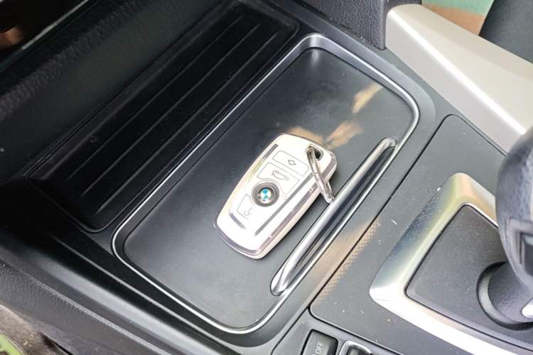 Used BMW 3 Series GT 2017 320i Sport Edition Vehicle Key