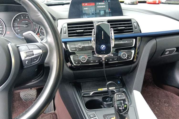 Used BMW 3 Series GT 2018 320i M Sport Edition Audio And AC Panel