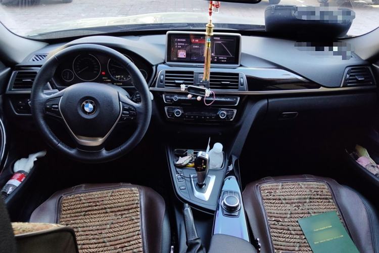 Used BMW 3 Series GT 2018 320i Sport Edition Center Console