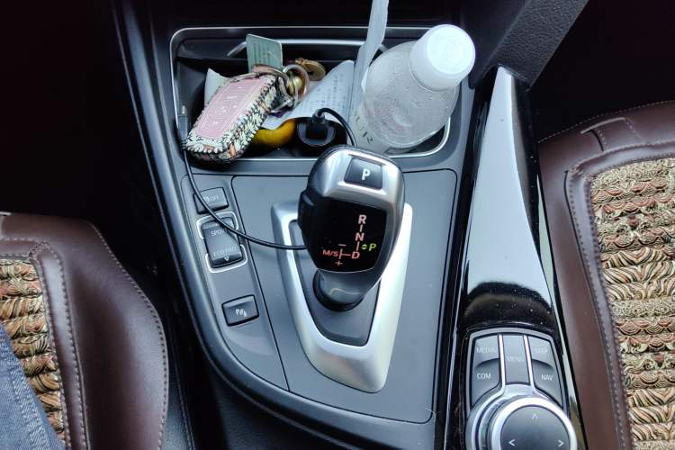 Used BMW 3 Series GT 2018 320i Sport Edition Gear Lever