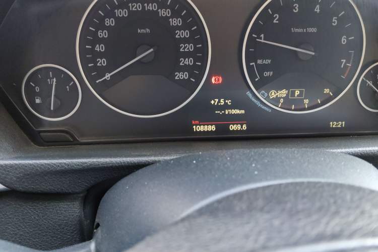 Used BMW 3 Series GT 2018 320i Sport Edition Odometer Close Up