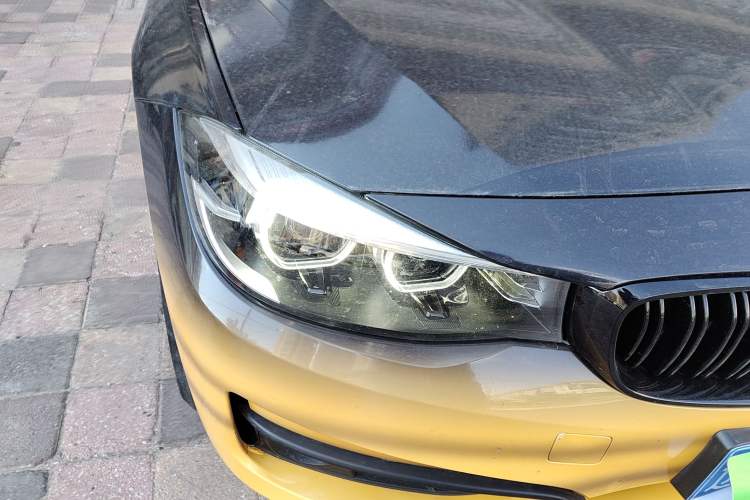 Used BMW 3 Series GT 2018 320i Sport Edition Right Front Headlight
