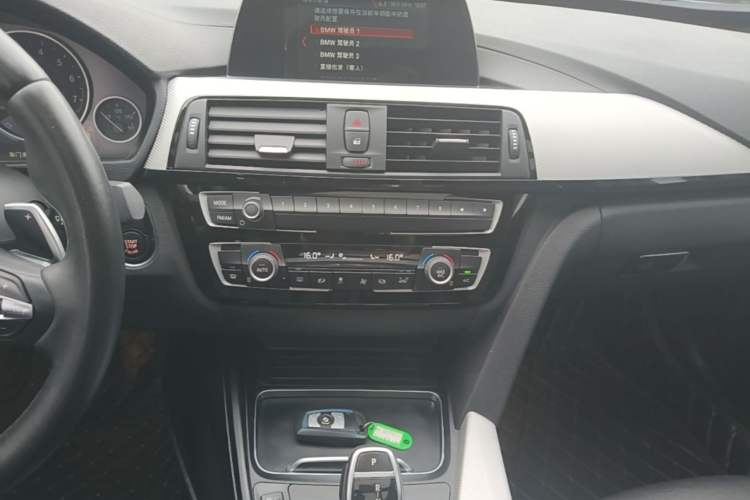 Used BMW 3 Series GT 2018 320i Sport Edition Audio And AC Panel