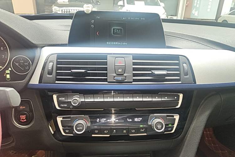 Used BMW 3 Series GT 2018 320i M Sport Edition Audio And AC Panel