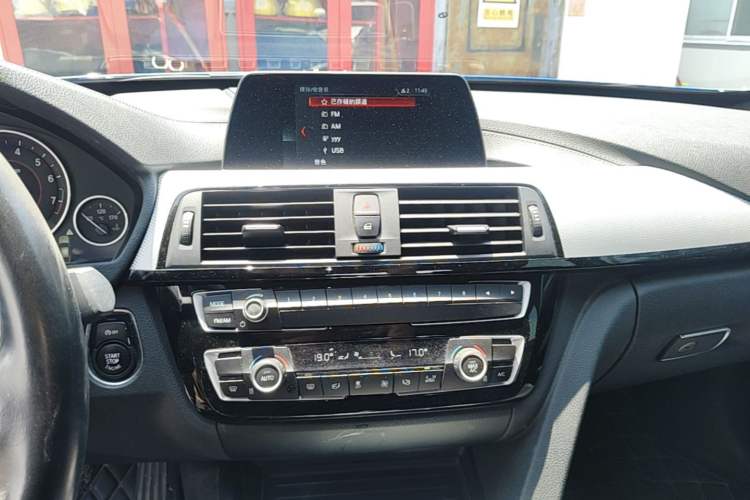 Used BMW 3 Series GT 2018 320i M Sport Edition Audio And AC Panel