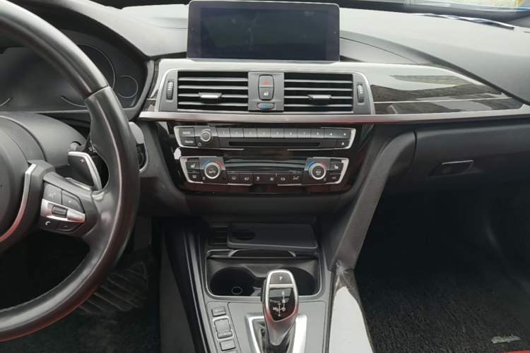 Used BMW 3 Series GT 2018 330i xDrive M Sport Edition Audio And AC Panel