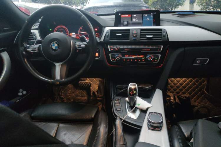 Used BMW 3 Series GT 2018 320i M Sport Edition Audio And AC Panel