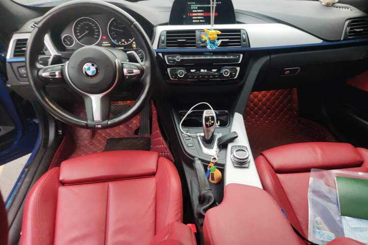 Used BMW 3 Series GT 2018 320i M Sport Edition Center Console