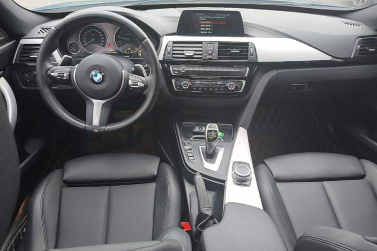 Used BMW 3 Series GT 2018 320i Sport Edition Center Console