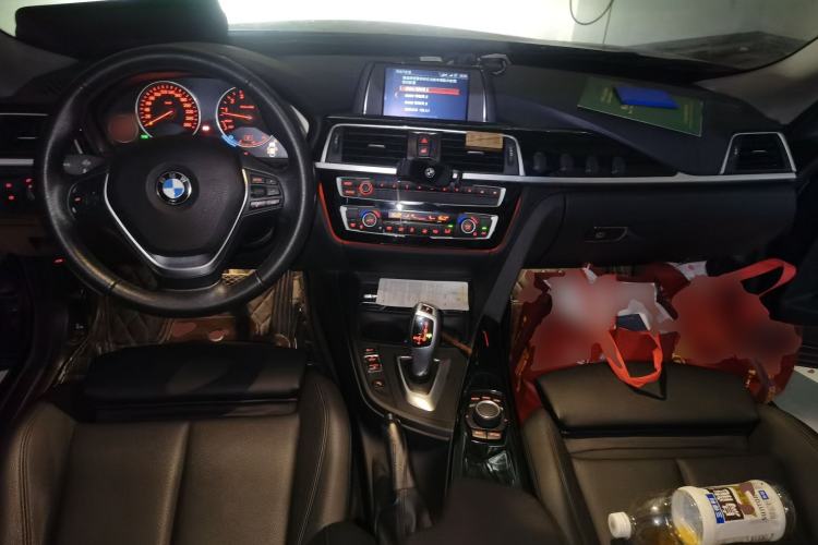 Used BMW 3 Series GT 2018 320i Sport Edition Center Console