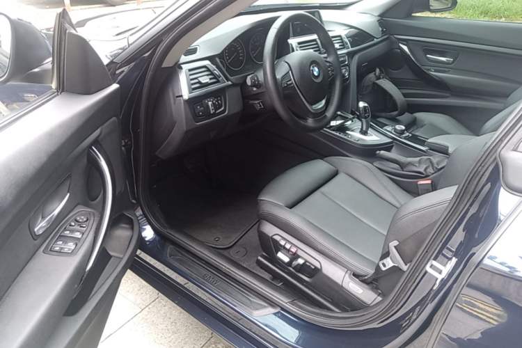 Used BMW 3 Series GT 2018 320i Sport Edition Driver Seat
