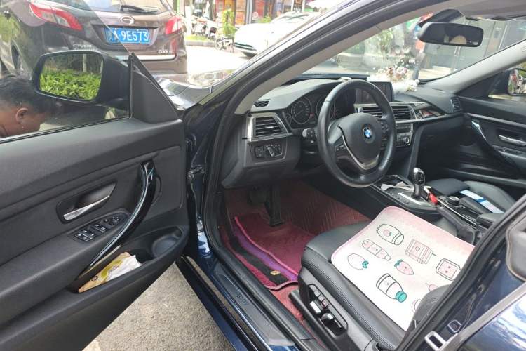 Used BMW 3 Series GT 2018 320i Sport Edition Driver Seat