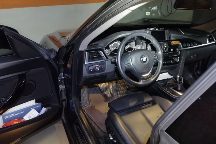 Used BMW 3 Series GT 2018 320i Sport Edition Driver Seat