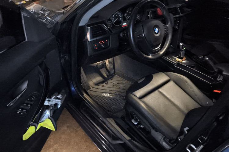 Used BMW 3 Series GT 2018 320i Sport Edition Driver Seat