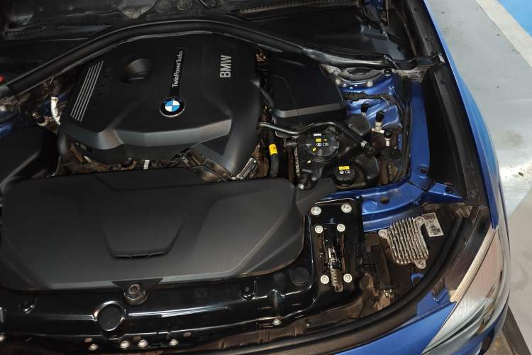 Used BMW 3 Series GT 2018 320i M Sport Edition Engine Bay Left