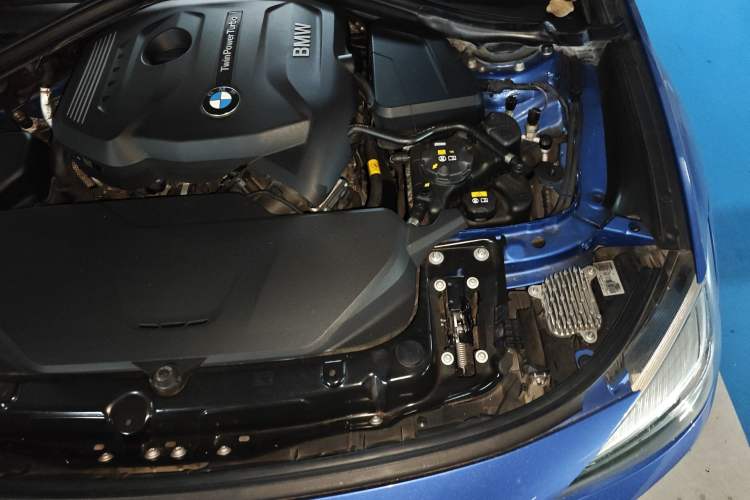 Used BMW 3 Series GT 2018 320i M Sport Edition Engine Bay Left