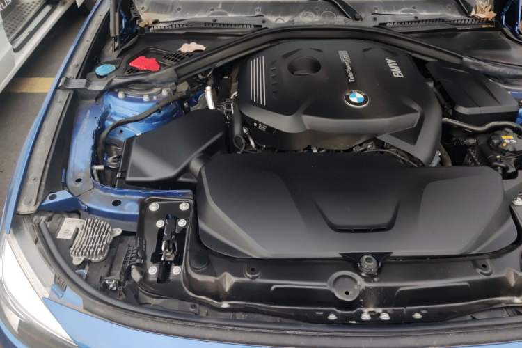 Used BMW 3 Series GT 2018 320i M Sport Edition Engine Bay Right