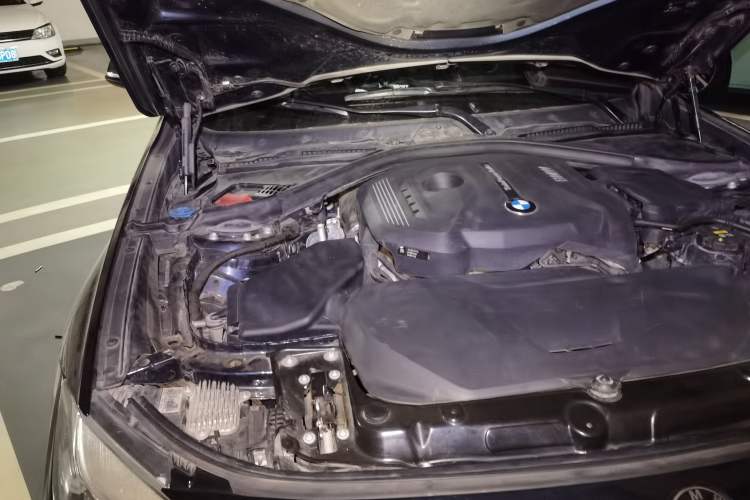 Used BMW 3 Series GT 2018 320i Sport Edition Engine Bay Right