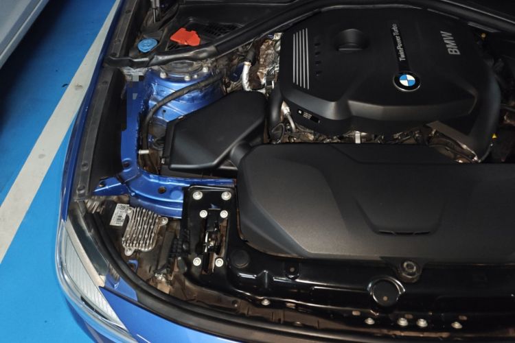 Used BMW 3 Series GT 2018 320i M Sport Edition Engine Bay Right