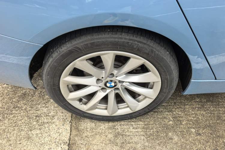 Used BMW 3 Series GT 2018 320i Sport Edition Exterior 10