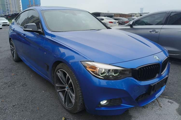 Used BMW 3 Series GT 2018 330i xDrive M Sport Edition Front Right 45 Deg