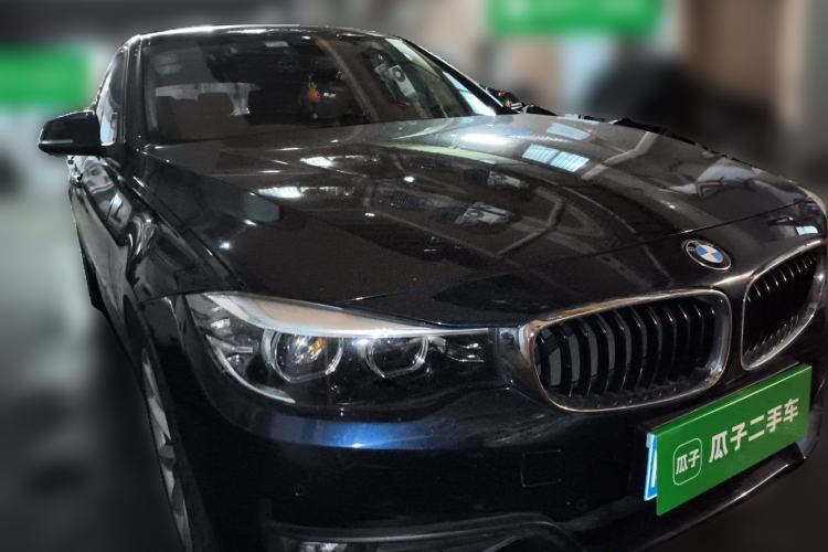 Used BMW 3 Series GT 2018 320i Sport Edition Front Right 45 Deg