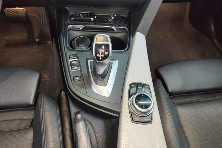 Used BMW 3 Series GT 2018 320i M Sport Edition Gear Lever