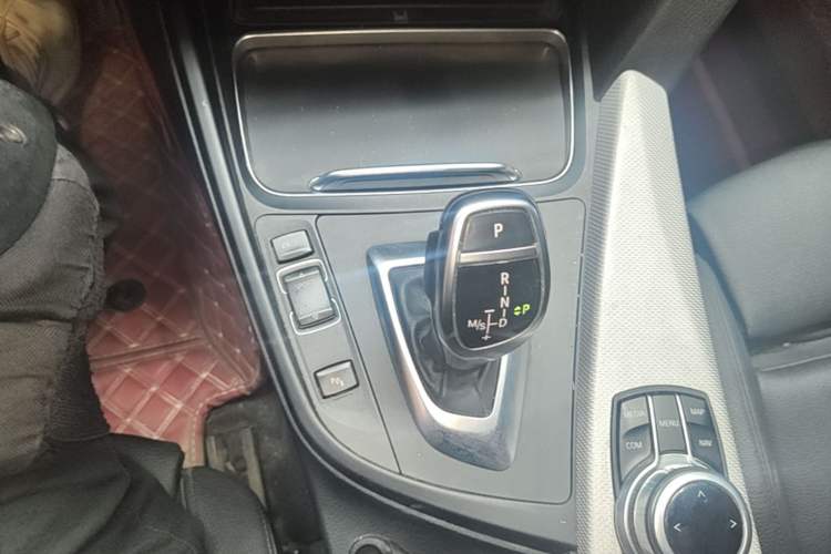 Used BMW 3 Series GT 2018 320i M Sport Edition Gear Lever