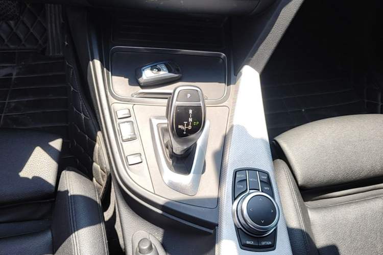 Used BMW 3 Series GT 2018 320i M Sport Edition Gear Lever