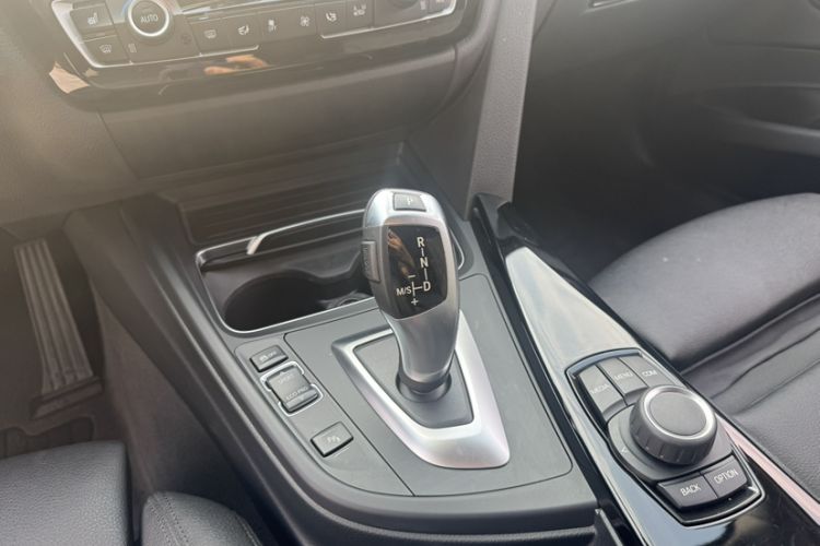 Used BMW 3 Series GT 2018 320i Sport Edition Gear Lever