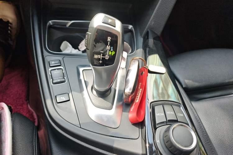 Used BMW 3 Series GT 2018 320i Sport Edition Gear Lever