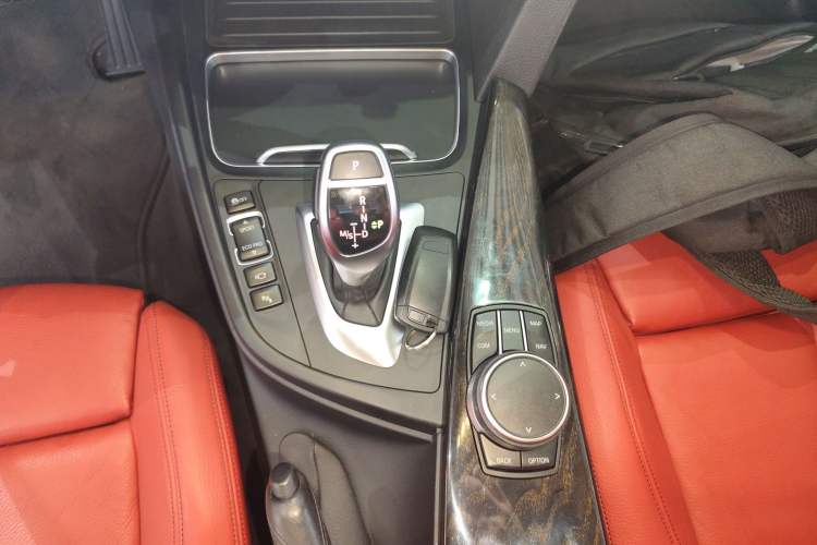 Used BMW 3 Series GT 2018 330i xDrive M Sport Edition Gear Lever