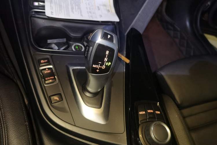 Used BMW 3 Series GT 2018 320i Sport Edition Gear Lever