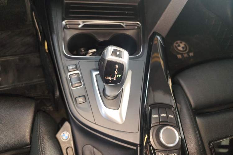 Used BMW 3 Series GT 2018 320i Sport Edition Gear Lever