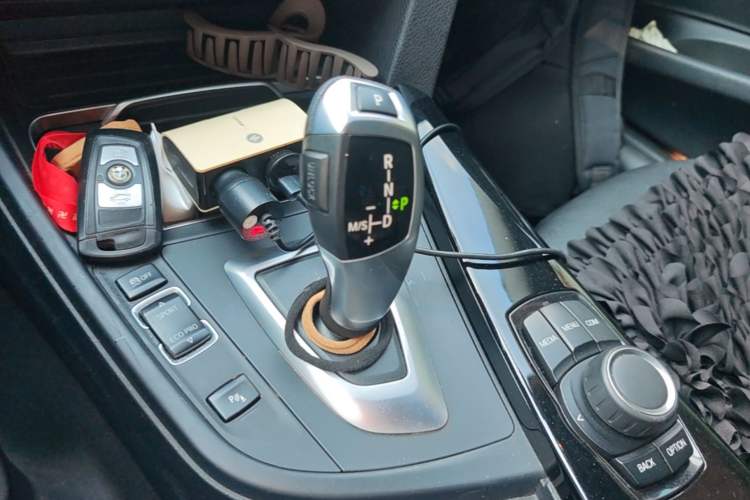 Used BMW 3 Series GT 2018 320i Sport Edition Gear Lever