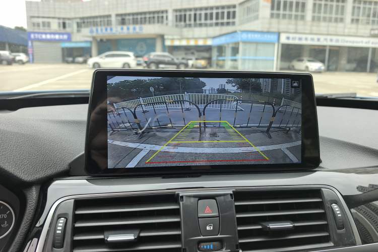 Used BMW 3 Series GT 2018 320i Sport Edition Interior 10