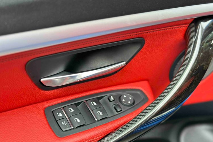 Used BMW 3 Series GT 2018 330i xDrive M Sport Edition Interior 2