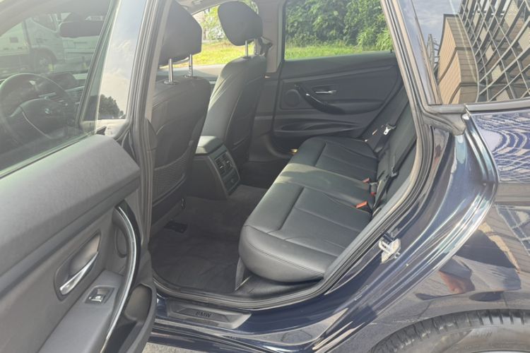 Used BMW 3 Series GT 2018 320i Sport Edition Interior 3