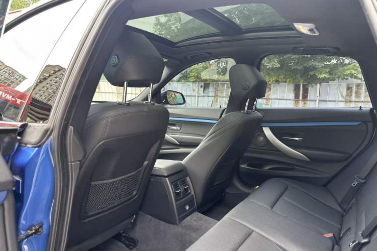 Used BMW 3 Series GT 2018 320i M Sport Edition Interior 4